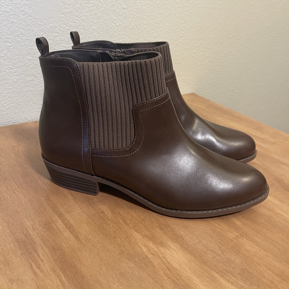 NEW Torrid Boots Textured Stretch Cuff Zipper Brown Essential Capsule Size 9WW‎